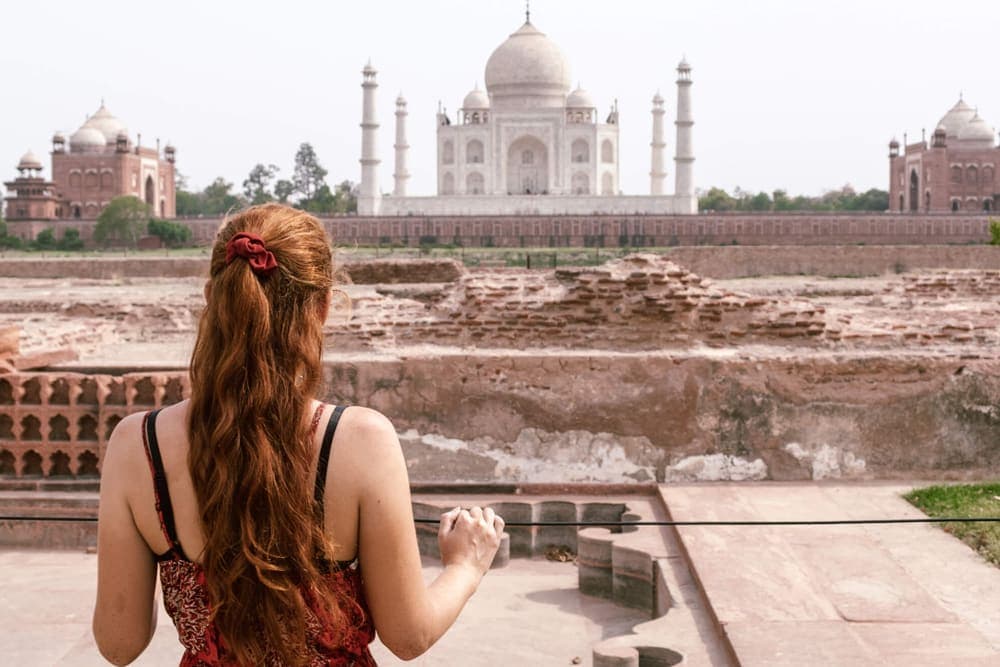 Majestically located on the banks of Yamuna River, this wonder of the world was built by the Mughal