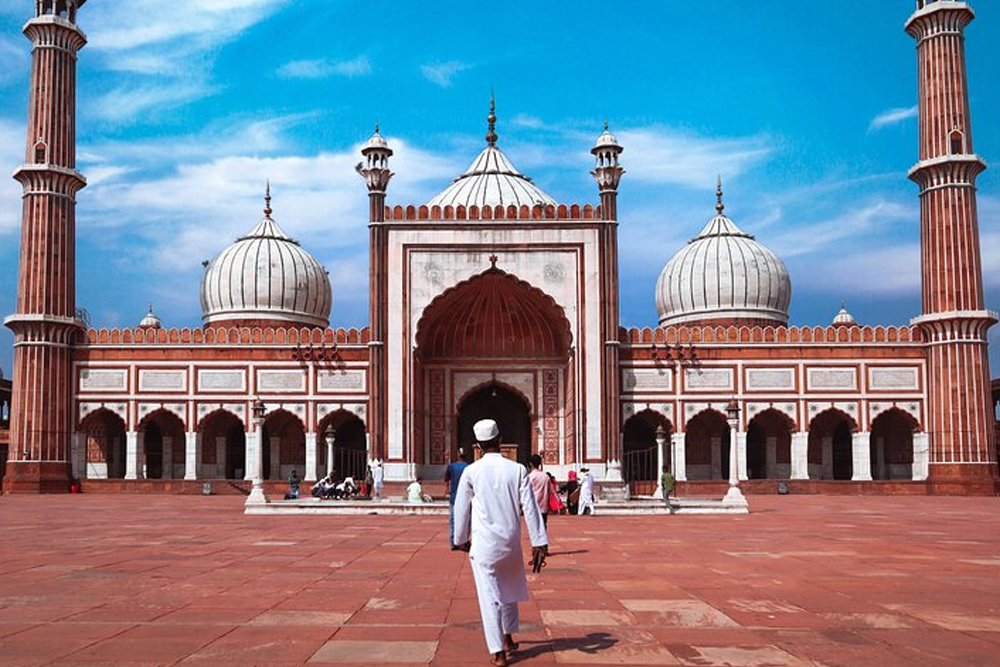 Delhi's Historic Mosques and Sufi Shrines: A Spiritual Journey